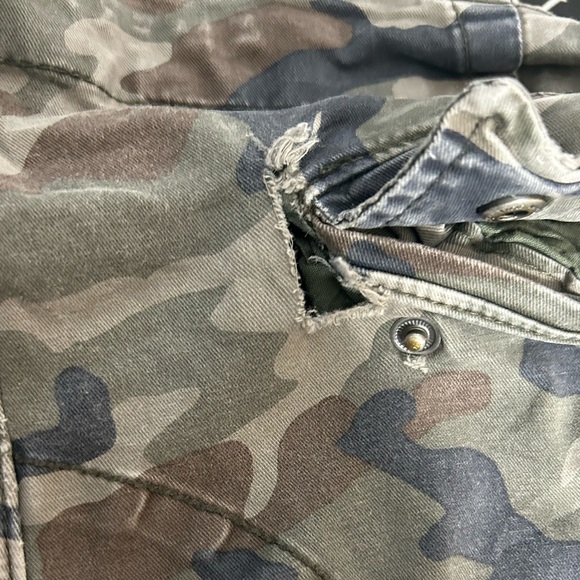 Men’s 36x32 Camouflage Cargo Pants - Picture 4 of 5